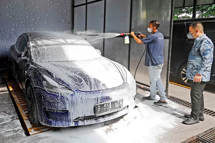 Peluang Bisnis Detailing Mobil: Sukses CleanRide Studio Menangkap Segmen Premium